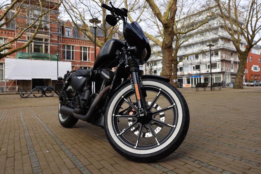 Harley Sportster Iron 883 - ABS, verse banden & veel extra's, Motoren, 2 cilinders, Occasion, 883 cc, Particulier
