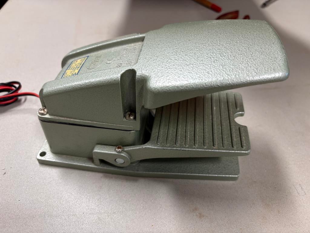 Machine voetschakelaar voetpedaalschakelaar, Ophalen of Verzenden