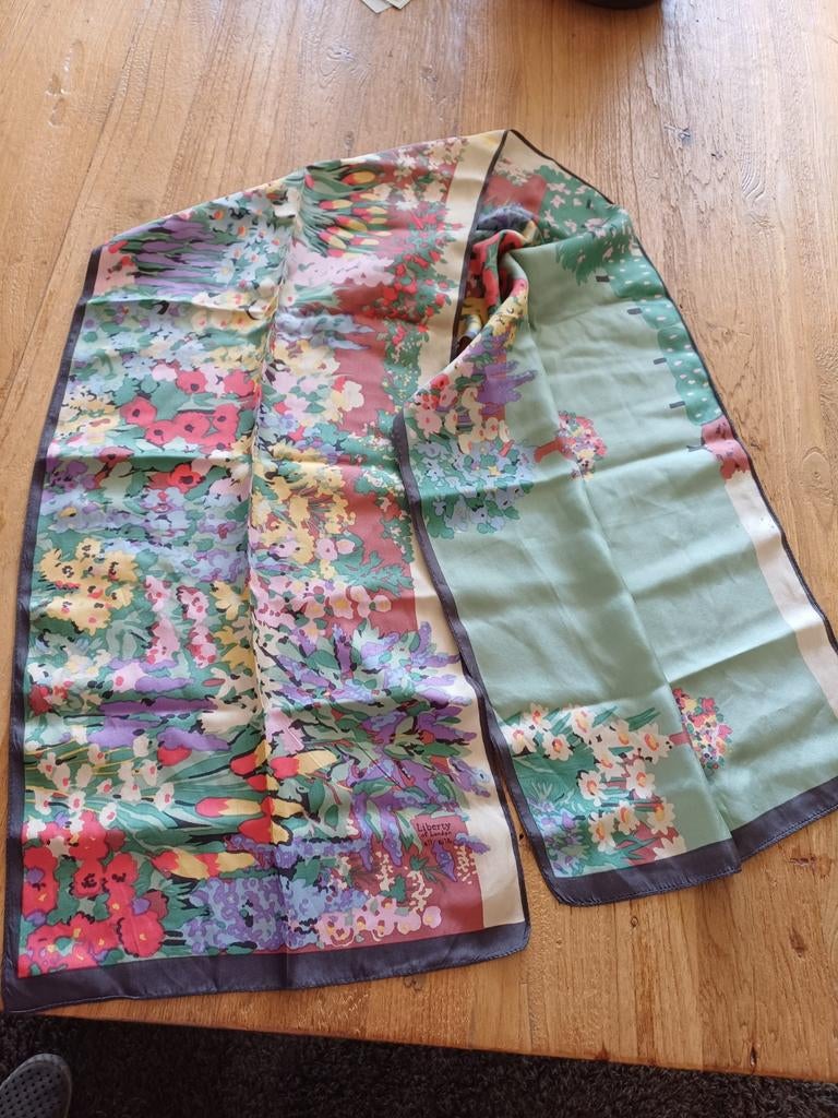 Vintage Liberty London zijden sjaal met bloemenprint, Liberty London, Ophalen of Verzenden, Gedragen, Accessoires