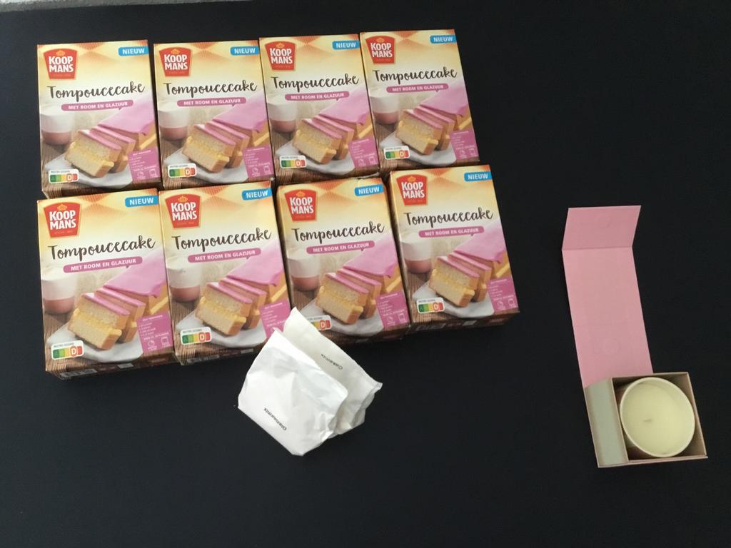Tompouce geurkaars & Tompouce cake, Ophalen of Verzenden, Zo goed als nieuw
