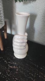 Vintage vaas met hand wit 17 cm, Gebruikt, Wit, Aardewerk of Porselein, Ophalen of Verzenden