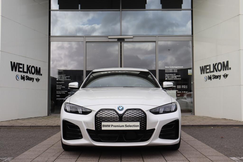 BMW i4 eDrive40 High Executive M Sport / Adaptieve LED / Par, Auto's, BMW, Achterwielaandrijving, Zwart, Met garantie (alle), 83 kWh