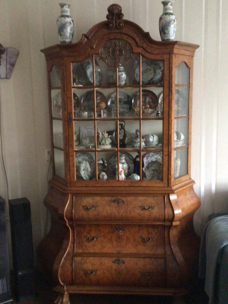 Mooie buikkast, Ophalen