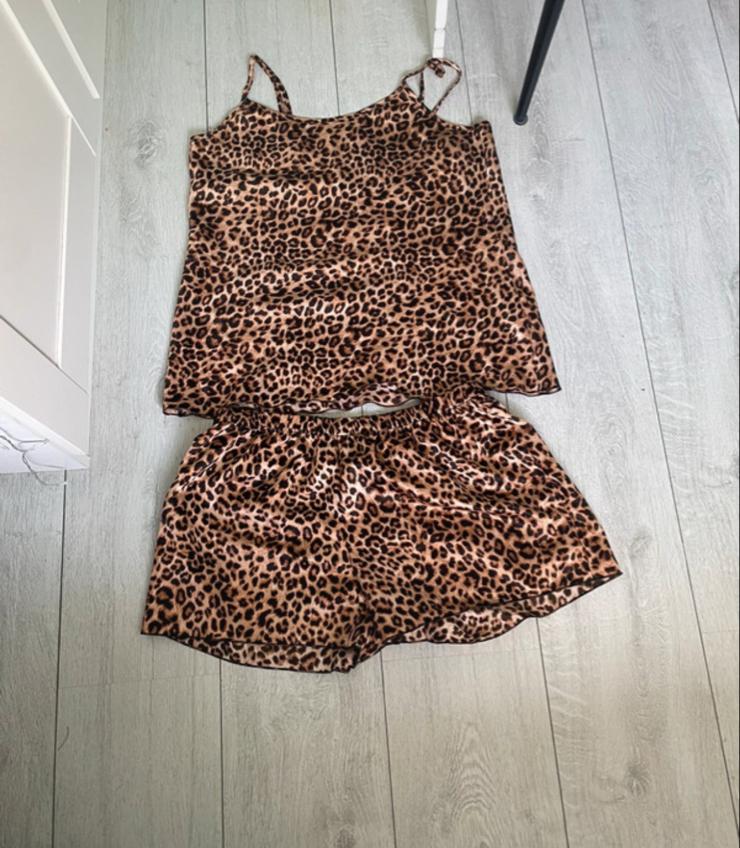 Leopard print pyjama set - silky maat M, Kleding | Dames, Pyjama's, Ophalen of Verzenden, Zo goed als nieuw, Maat 38/40 (M)