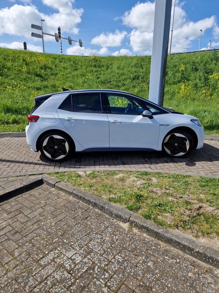 Volkswagen ID.3 58kWh 204pk 2020 Wit 90 % batterij First Max, 34 min, 1694 kg, 95 pk, 375 min
