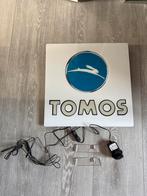 Tomos verlicht logo, Ophalen