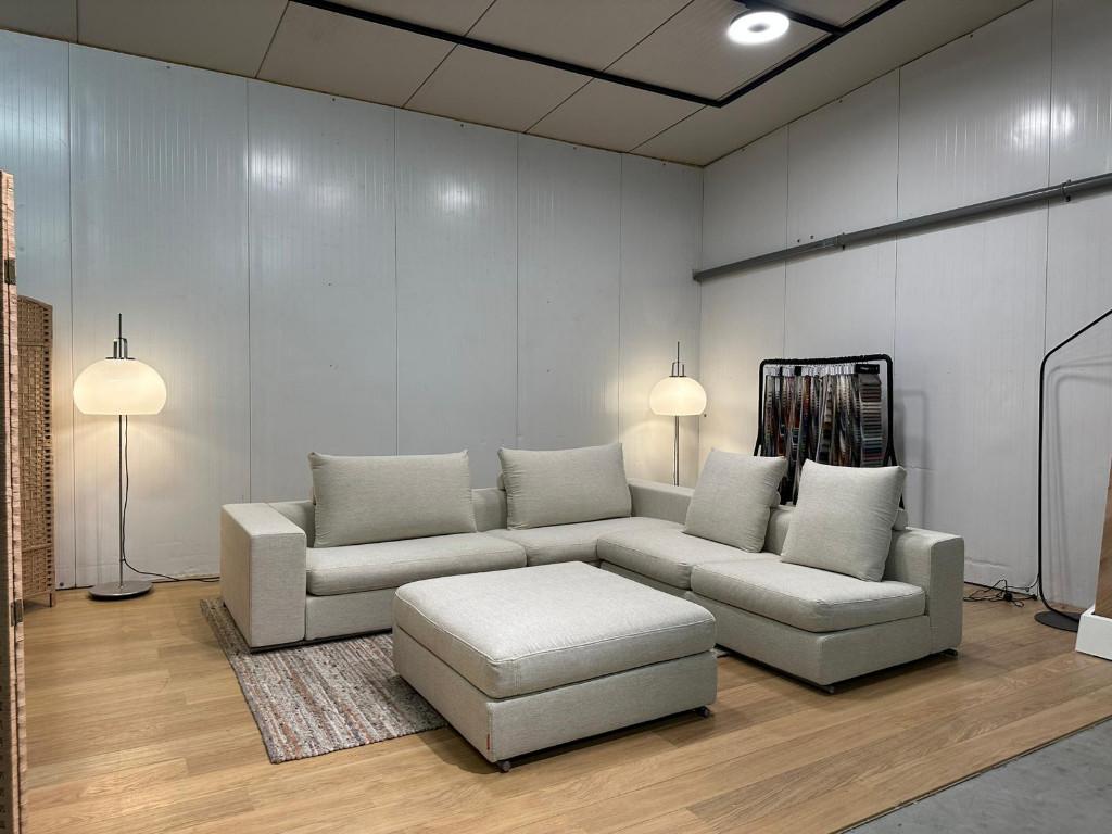 Flexform Groundpiece Hoekbank + Hocker – NP €30.000, 250 tot 300 cm, https://www.flexform.it/en, Flexform, Hoekbank