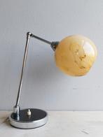 Vintage bureaulamp gemarmerde glazen bol chromen tafellamp, Ophalen of Verzenden