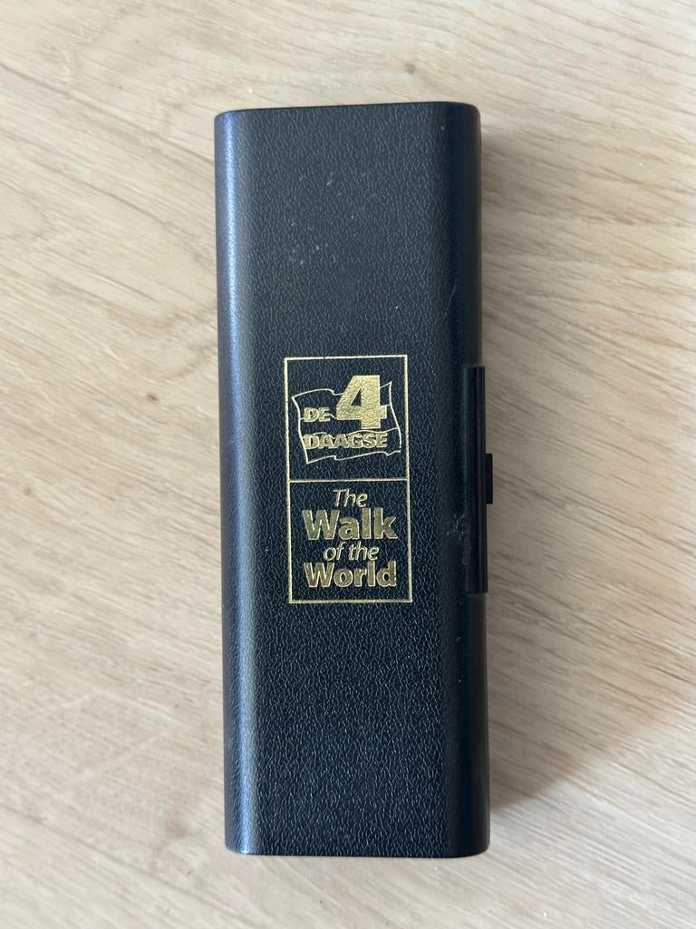 Medaille vierdaagse nijmegen 10 x gelopen in doos, Ophalen of Verzenden, Landmacht, Nederland, Embleem of Badge