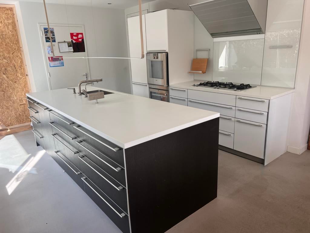 Luxe bulthaup b3 met Gaggenau apparatuur wijnkoeler corian, Huis en Inrichting, Overige materialen, Wit, Ophalen of Verzenden