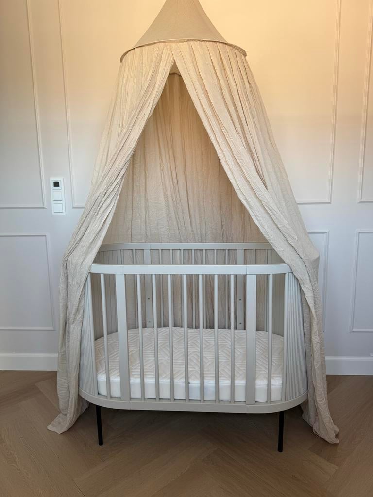 Kidsmill Sense ledikant Oatmeal + Pretura matras (60x120), Kinderen en Baby's, Babywiegjes en Ledikanten, Ophalen of Verzenden