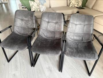 6 eettaffel stoelen beschikbaar voor biedingen