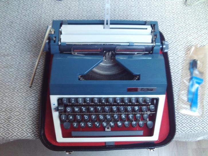 Erika model 30 kofferschrijfmachine compleet, Diversen, Typemachines, Zo goed als nieuw, Ophalen of Verzenden