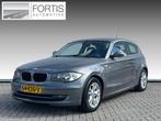 BMW 1 Serie 118i Business Line NL AUTO | AIRCO | LEES TEKST, Auto's, BMW, Stof, Zwart, 4 stoelen, Lichtsensor