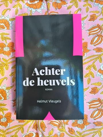 Nieuw: Achter de heuvels, Helmut Vleugels  beschikbaar voor biedingen