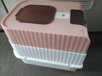 Grote kattenbak ( roze en wit ) beschikbaar voor biedingen