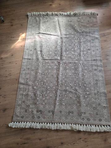 Vloerkleed 200x140 cm beschikbaar voor biedingen