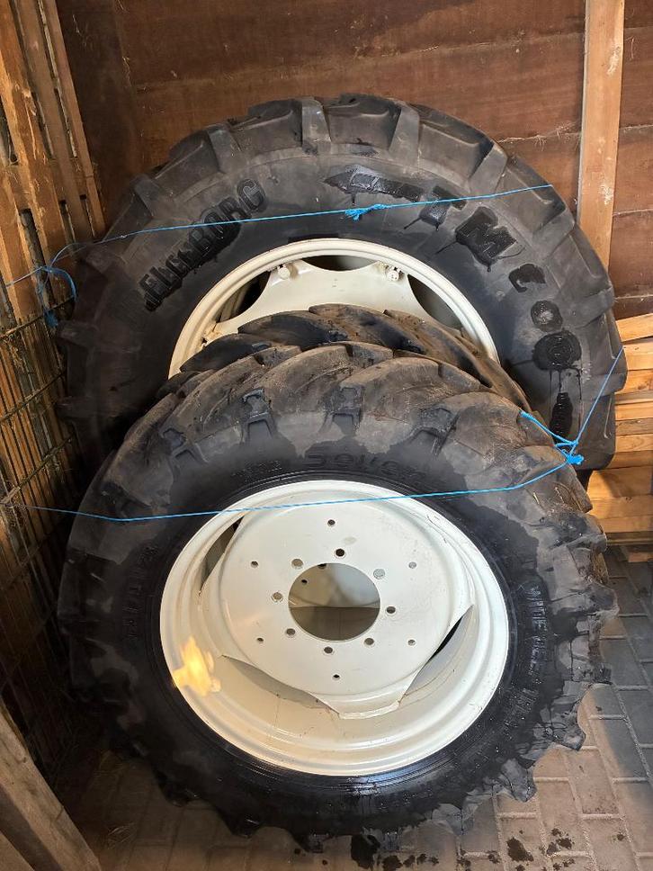 International case velgen + banden Lemmers, Zakelijke goederen, Agrarisch | Onderdelen | Banden, Velgen en Assen, Ophalen