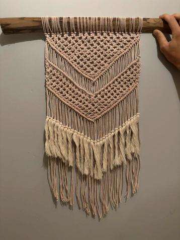 Macrame wandkleed beschikbaar voor biedingen