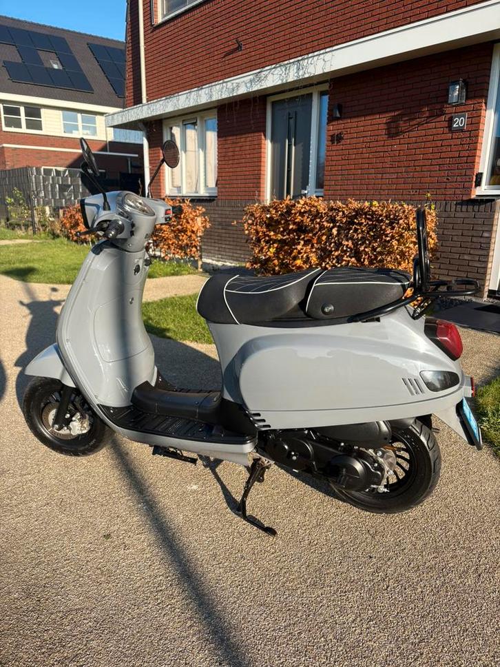 Riva btc snorscooter, Fietsen en Brommers, Snorfietsen en Snorscooters, Zo goed als nieuw, Overige merken, Benzine, Ophalen of Verzenden