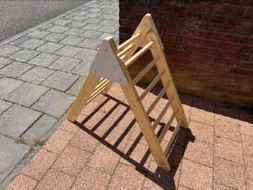 Houten klimrek voor kinderen beschikbaar voor biedingen