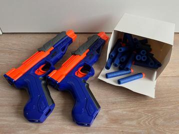 2 Nerf pistolen met pijltjes  beschikbaar voor biedingen