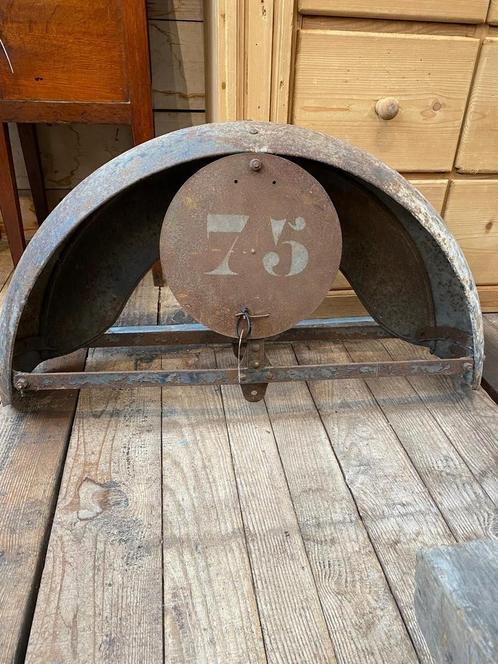 Oud racespatbord spatbord van een zijspan nr 75, Antiek en Kunst, Antiek | Gereedschap en Instrumenten, Ophalen