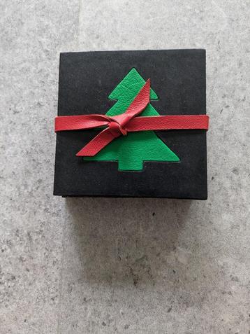 Te koop lederen onderzetters voor komende feestdagen beschikbaar voor biedingen