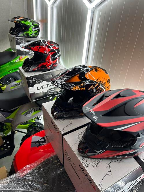 Nieuwe kinder helmen.Verschillende kleuren en maten, Motoren, Kleding | Motorkleding, Motorcrosskleding, Nieuw met kaartje, Ophalen