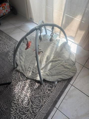 Groene baby speelmat – comfortabe beschikbaar voor biedingen