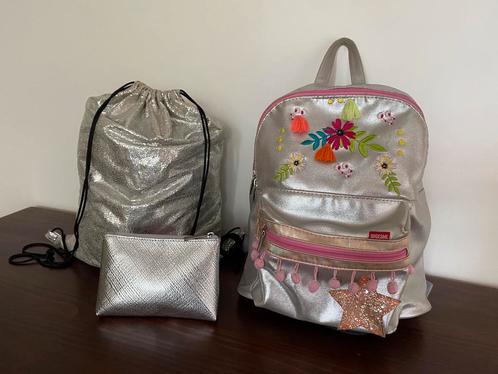 Shoesme rugzak zilver met pompons incl gymtas en toilettasje, Sieraden, Tassen en Uiterlijk, Tassen | Rugtassen, Gebruikt, 25 tot 40 cm