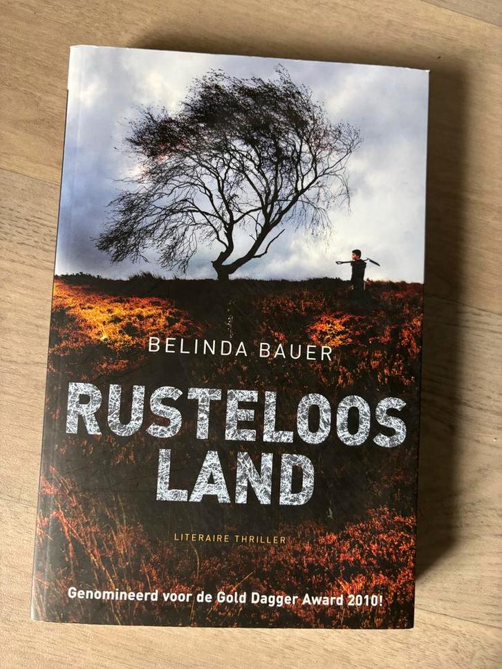 Rusteloos Land - Belinda Bauer, Boeken, Thrillers, Gelezen, Nederland, Ophalen of Verzenden