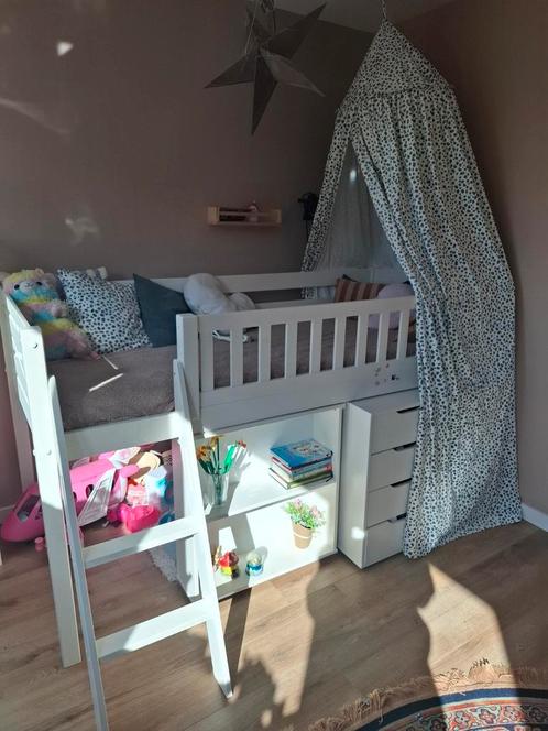 Mooie halfhoogslaper met bureau en ladekast, 1 jaar oud, Kinderen en Baby's, Kinderkamer | Stapelbedden en Hoogslapers, Zo goed als nieuw