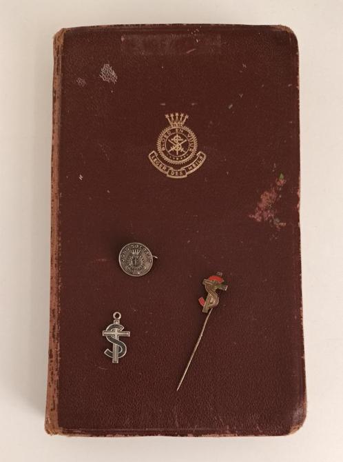 Zeldzaam boek Bloed en Vuur Leger des Heils Speldjes Hanger, Antiek en Kunst, Curiosa en Brocante, Verzenden