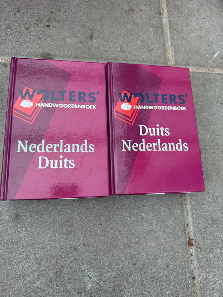 Wolters Handwoordenboek Nederlands-Duits (2x), Boeken, Woordenboeken, Gelezen, Nederlands, Koenen of Wolters, Ophalen of Verzenden
