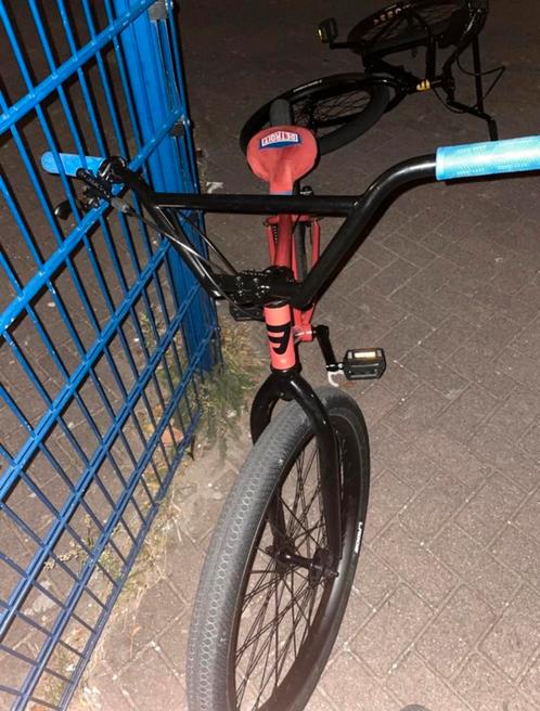 Mafiabikes Bomma 26" Wheelie bike I Pomegranate, Fietsen en Brommers, Fietsen | Crossfietsen en BMX, Zo goed als nieuw, 24 inch of meer