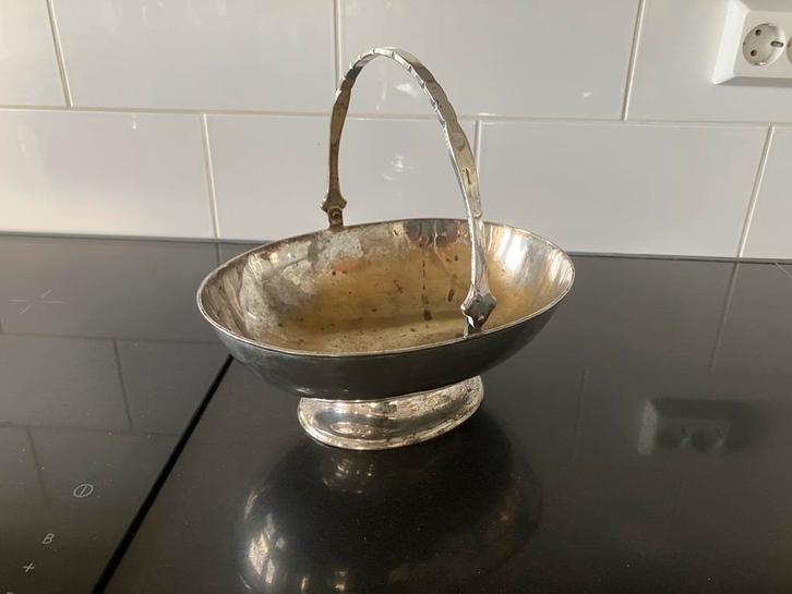 Verzilverde schaal met hengsel, Huis en Inrichting, Woonaccessoires | Schalen en Manden, Zo goed als nieuw, Ovaal, Overige materialen