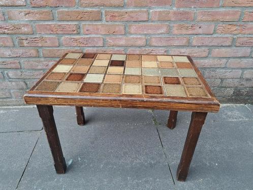 Vintage bijzettafeltje- tientje!, Huis en Inrichting, Tafels | Bijzettafels, Gebruikt, Rechthoekig, Minder dan 55 cm, Hout, Ophalen