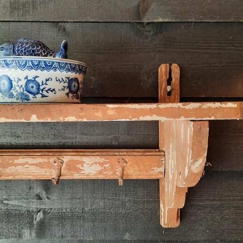 Brocante wandregaal, vintage schap met kanhaken, Huis en Inrichting, Woonaccessoires | Wandplanken en Boekenplanken, Gebruikt