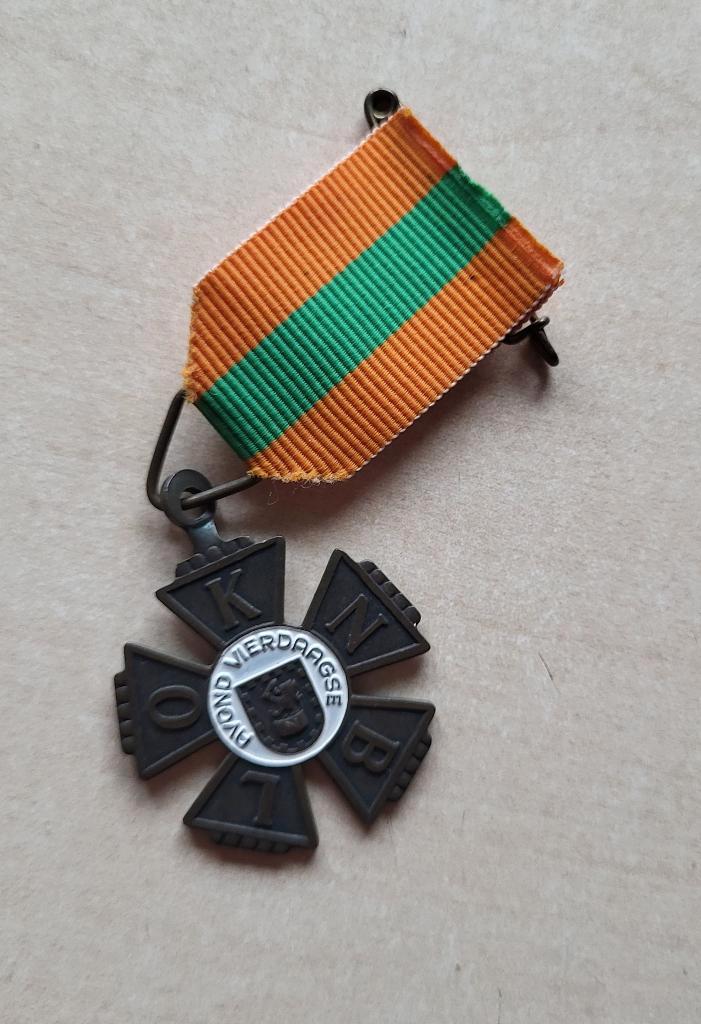 KNBLO Avondvierdaagse wit medaille, Postzegels en Munten, Penningen en Medailles, Overige materialen, Ophalen of Verzenden