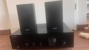 Pioneer receiver met 2 speakers beschikbaar voor biedingen