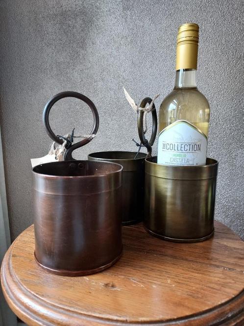 Bottle holder ijzeren bakje, Huis en Inrichting, Woonaccessoires | Wijnrekken, Nieuw, Minder dan 50 cm, Metaal, Minder dan 5 flessen