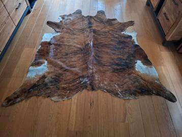 Echt koeienvel (ongeveer 2x2m) beschikbaar voor biedingen