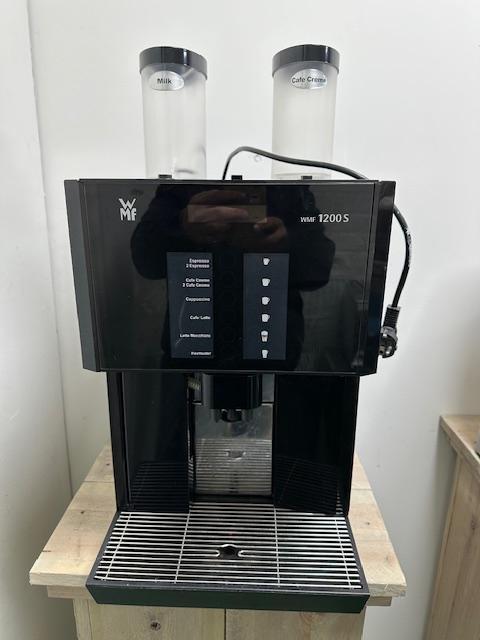 Koffiemachine Wmf 1200S met bonen en melktopping, Witgoed en Apparatuur, Koffiezetapparaten, Zo goed als nieuw, Koffiebonen, Espresso apparaat