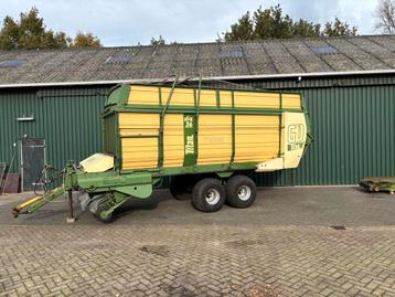 Krone opraapwagen met balk invoer beschikbaar voor biedingen