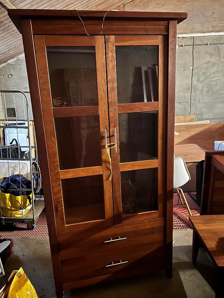 amerikaans kersenhouten buffetkast, eettafel en salontafel, Ophalen, Glas, Gebruikt, Met deur(en)