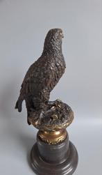 Bronzen roofvogel op granieten sokkel. Gesigneerd, Antiek en Kunst, Antiek | Koper en Brons, Ophalen of Verzenden