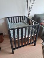 Zwarte box te koop incl boxmatras, hoeslaken en boxkleed, Kinderen en Baby's, Boxen, Ophalen, Zo goed als nieuw, Boxkleed