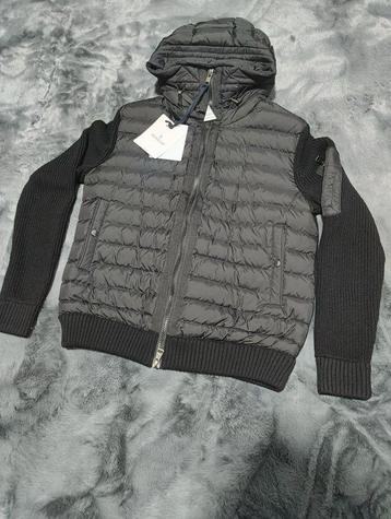 Moncler cardigan beschikbaar voor biedingen