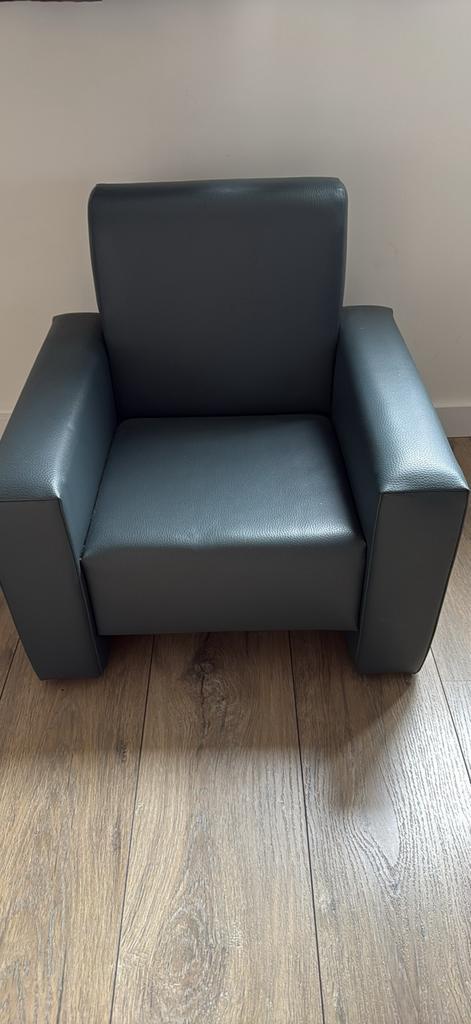 Grijze leren kinderstoel, Kinderen en Baby's, Kinderstoelen, Zo goed als nieuw, Overige typen, Ophalen of Verzenden